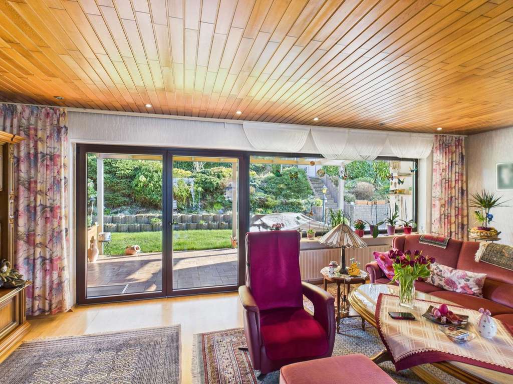 Immobilie in Hochspeyer - Viel Platz für die ganze Familie – Einfamilienhaus mit großem Garten & Naturblick - Bild 4