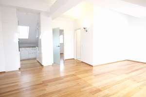 Lichtdurchflutete 3-Zimmer-Dachgeschosswohnung mit Balkon, hochwertiger Einbauküche und zwei Bädern – Heßstr. 6, 80799 Am alten nördlichen Friedhof, München – Vorschaubild 3