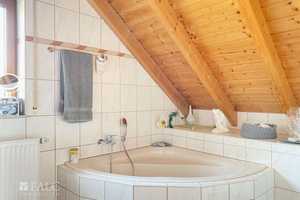 Wunderschönes Einfamilienhaus in Holzoptik mit Wintergarten, Terrassen, Garagen – Zwickau (Kreis) – Vorschaubild 14