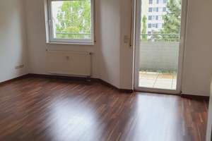 Gut geschnittene, helle Zwei-Zimmer-Wohnung mit Balkon und Stellplatz in Nürnberg