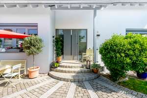 Wohnen auf höchstem Niveau – Einfamilienhaus mit Einliegerwohnung & Pool & Wintergarten – Die vollständige Adresse der Immobilie erhältst du vom Anbieter., 79588 Efringen-Kirchen – Vorschaubild 9