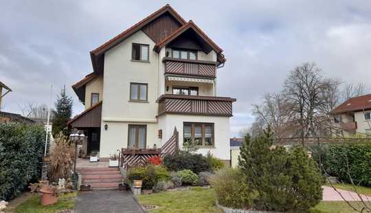 Bild von Schönes 3 Familienwohnhaus mit großem Garten