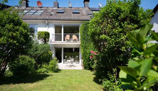 Bild von Familienglück in Top-Lage: Stilvolles Reihenhaus mit Garten & Skylineblick