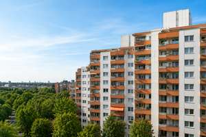 Über den Dächern von Perlach – Sonnige 2-Zimmer-Wohnung mit traumhaftem Weitblick – Die vollständige Adresse der Immobilie erhältst du vom Anbieter., 81737 Neuperlach, München – Vorschaubild 1