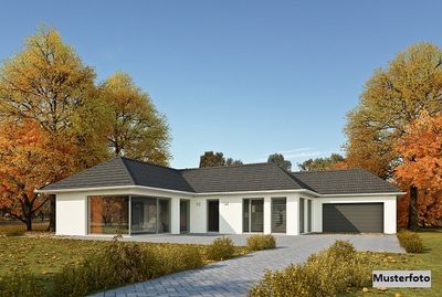 Einseitig angeb. Einfamilienhaus mit Terrasse und Garten