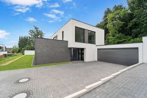 Licht, Luft und Freiheit – Bauhausvilla am Waldrand!