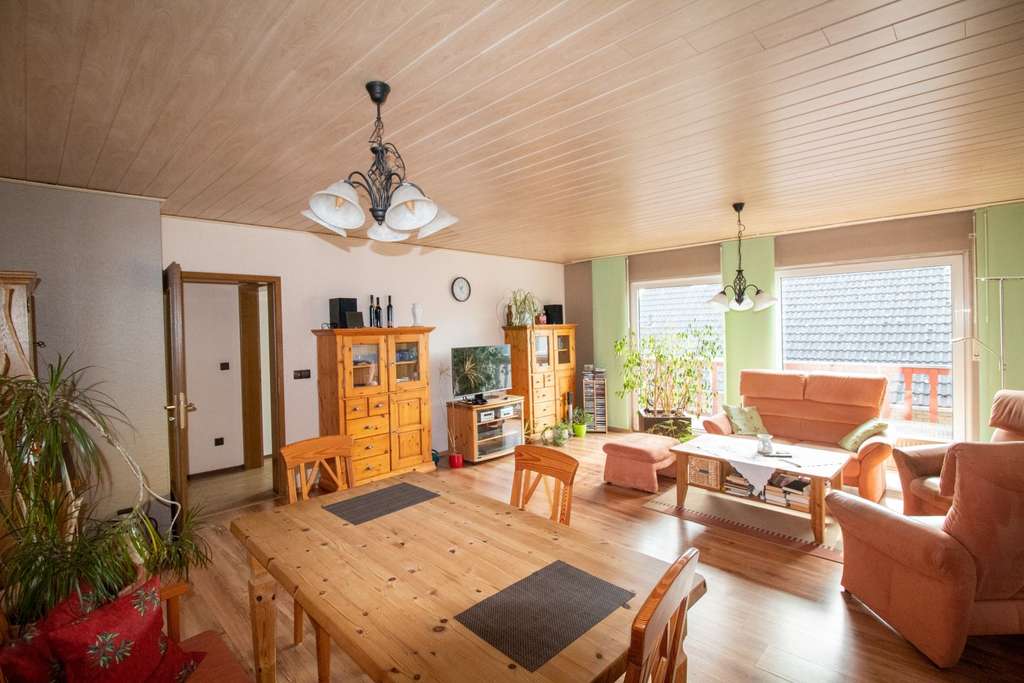 Immobilie in Grafschaft - Charmantes Wohnen in der Grafschaft - Solider Bungalow mit zusätzlichem Wohnraum und Wohlfühlambient - Bild 2