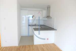 Ruhig gelegene 2-Zimmer-Wohnung mit Blick auf die Spree – ideal für Anleger und Eigennutzer – Die vollständige Adresse der Immobilie erhältst du vom Anbieter., 12459 Oberschöneweide, Berlin – Vorschaubild 2