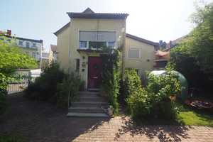 GEMÜTLICHES DREIFAMILIENHAUS MIT SCHÖNEM GARTEN UND 4 GARAGEN – Zweibrücken – Vorschaubild 1