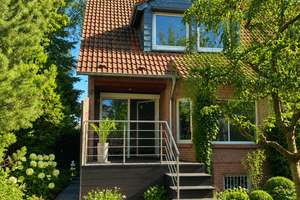 Familienfreundliches Reihenendhaus mit sonnigem Garten und Garage in Bemerode