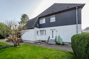 Doppelhaushälfte mit überdachter Terrasse und zwei PKW-Stellplätzen fußläufig zum Hülser Bruch – Die vollständige Adresse der Immobilie erhältst du vom Anbieter., 47839 Hüls, Krefeld – Vorschaubild 2