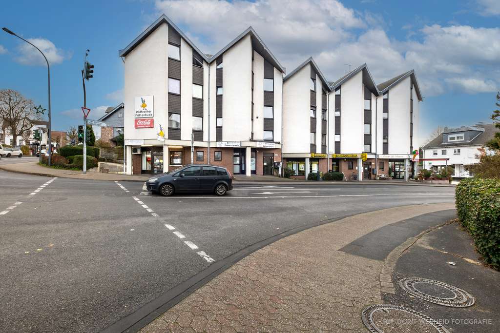 Immobilie in Bergisch Gladbach - „Gut vermietete Praxis/Büro Gewerbefläche in Wohn- und Geschäftshaus zentrale Lage Bergisch Gladbach - Bild 0