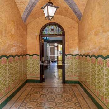 Historisches Haus aus dem frühen 20. Jahrhundert zum Verkauf im Zentrum von Banyoles