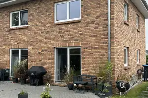 Neuwertige Doppelhaushälfte mit vier Zimmern und EBK in Leezen – Lindhoff 22, 23816 Segeberg (Kreis) – Vorschaubild 1