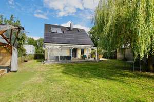 Freistehendes Einfamilienhaus auf großzügigem Grundstück in Berlin-Bohnsdorf – Die vollständige Adresse der Immobilie erhältst du vom Anbieter., 12526 Bohnsdorf, Berlin – Vorschaubild 2