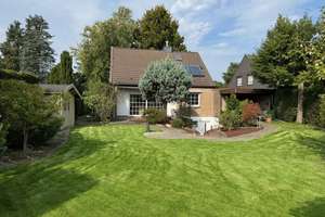 Einfamilienhaus freistehend ( zwei Jahresmietvertrag/ Teilmöbiliert) – Krokusweg 18, 40670 Meerbusch – Vorschaubild 2