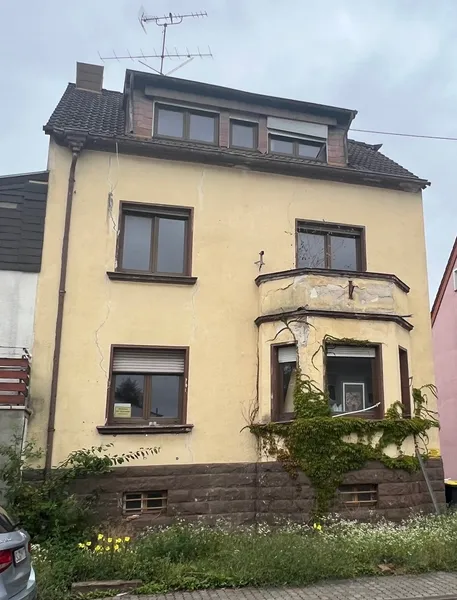 Ein Investoren-Juwel: Sanierungsbedürftiges 3-Familienhaus mit Potenzial plus einem zusätzlich Baugr, Saarlouis Kreis – Bild 3