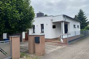 + Familiäre Lage - BUNGALOW m. SÜDWEST-Terrasse +