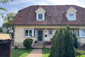 Schöne DHH am Ortsrand mit unverbautem Blick // 147qm Wohnfläche / 7 Zimmer / Einziehen & Wohlfühlen – Die vollständige Adresse der Immobilie erhältst du vom Anbieter., 96274 Itzgrund – Vorschaubild 3