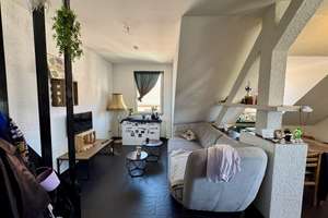 Helle 3-Zimmer-Dachgeschosswohnung mit Einbauküche