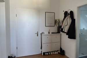 Schöne Dachgeschosswohnung in Köln-Weiden – perfekt für Haustierliebhaber – Köln – Vorschaubild 1