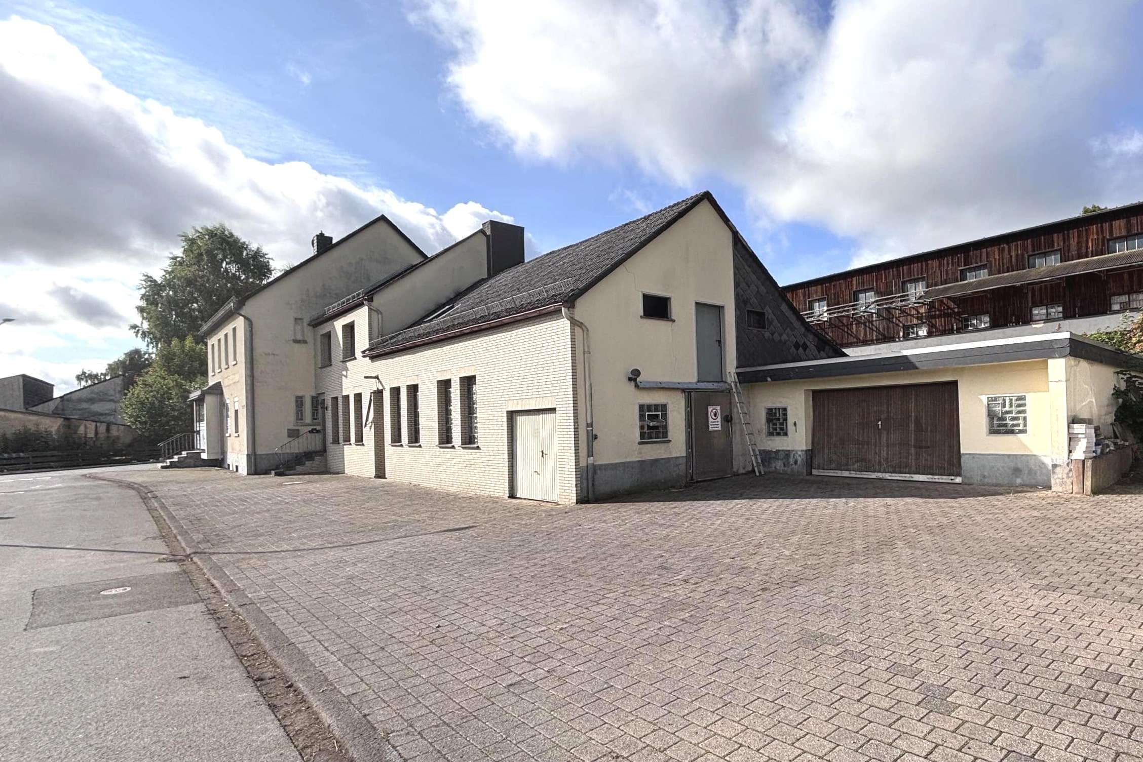 Wohn- und Gewerbeobjekt mit großem Potenzial – Wohnen, Arbeiten & Gestalten unter einem Dach, Vulkaneifel Kreis – Bild 2