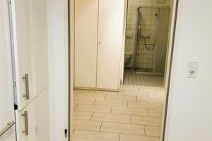 Barrierefreie 2-Zi-Whg. mit Balkon in Residenz. 64 m², Küche mit moderner EBK, Diele & Duschbad. – Hardtstr. xx, 42107 Wuppertal – Vorschaubild 14