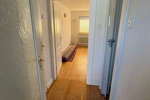 Charmante 2-Zimmer-Wohnung mit  Holzdielen, Einbauküche und separatem  Eingang in Hamburg-Sasel