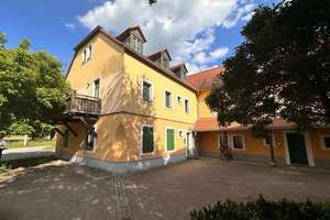 Elbnatur im Blick – Moderne 2‑Zimmer‑Wohnung im historischen Dreiseitenhof