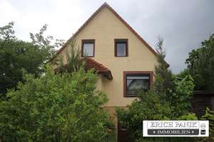 Einfamilienhaus in angenehmer Wohnlage  
mit natürlichem Grundstück