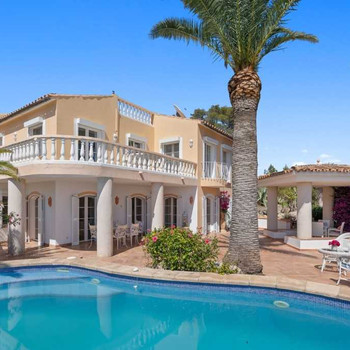 Elegante Villa mit Meerblick in Puerto Andratx