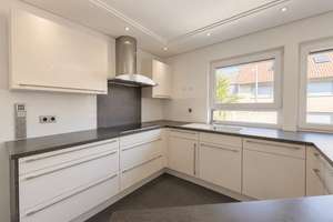 Stadtvilla mit Einliegerwohnung in Frankfurt 2 Garagen,2 Stellplätzen, Terrasse & Garten – 65931 Sindlingen, Frankfurt am Main – Vorschaubild 28