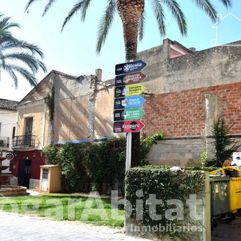 EXZELLENTE LAGE! HAUS ZUR RENOVIERUNG MIT TERRASSE UND GRILL