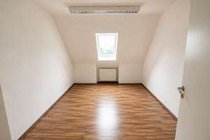 Großzügige 4-Zimmer-Dachgeschosswohnung mit 109,65 m² und Einbauküche in Kiel-Hassee – Die vollständige Adresse der Immobilie erhältst du vom Anbieter., 24113 Hassee, Kiel – Vorschaubild 17