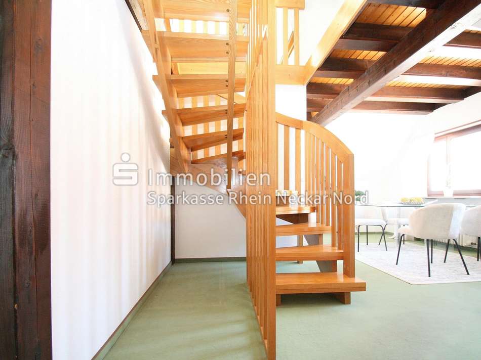 Treppe zur 2. Ebene