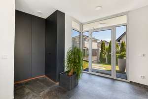 Penthouse-Gefühl im eigenen Haus – moderne Designvilla mit Dachterrassen und Wärmepumpe – Die vollständige Adresse der Immobilie erhältst du vom Anbieter., 13053 Alt-Hohenschönhausen, Berlin – Vorschaubild 3