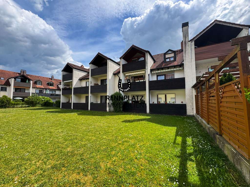 Renovierte 1,5-Zimmer-Wohnung mit West-Loggia im Regensburger Westen. Frei.