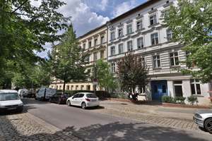 Moderne Dachgeschosswohnung mit Einbauküche im Erstbezug! – Gounodstraße 23, 10388 Weißensee, Berlin – Vorschaubild 1