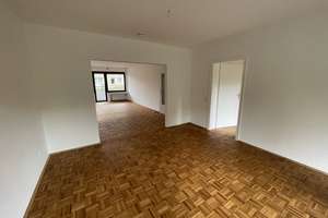 Erstbezug nach Sanierung, Erdgeschoss, 4 Räume, 2 Balkone, Gäste-WC und Bad neu, Parkett Eiche......