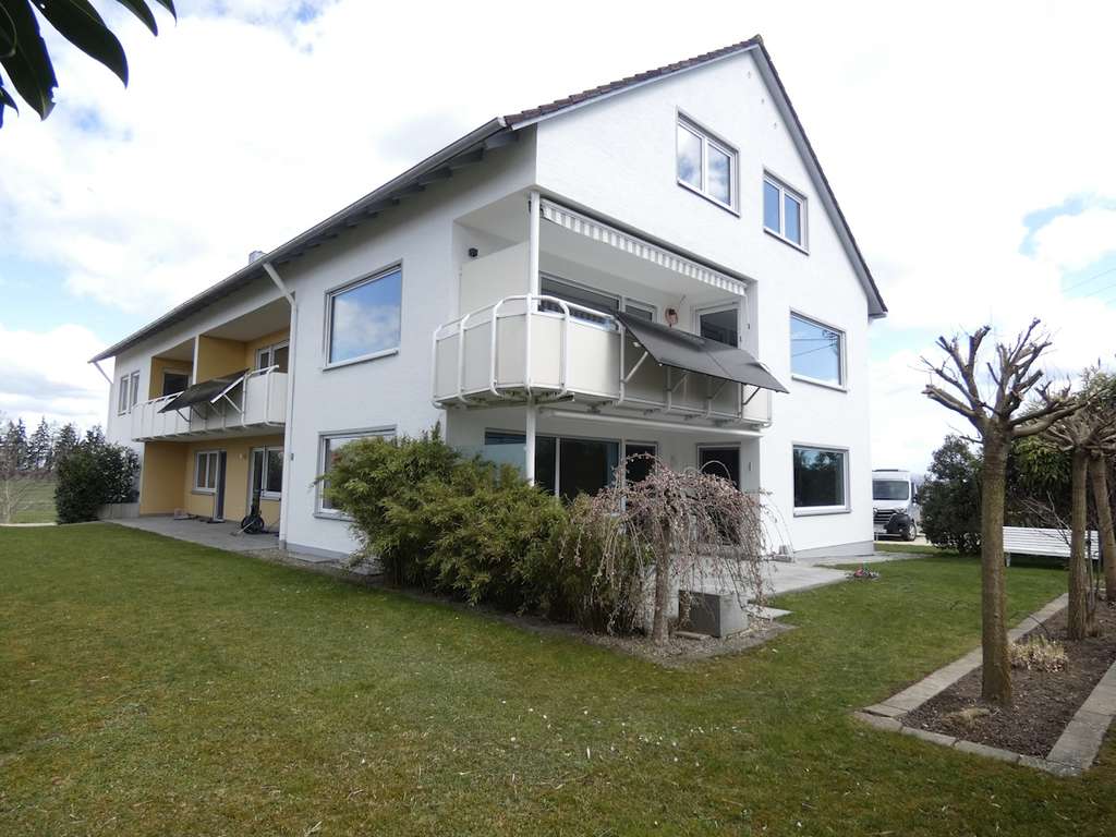 Immobilie in Roggenburg - DG Wohnung Roggenburg, schöne Ortsrandlage, 3 Zi , kleine Anlage mit 6 WE + 2 eigene Stellplätze - Bild 0