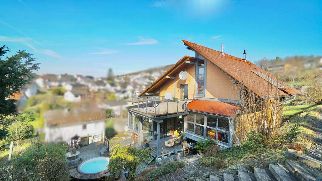 Immobilie in Sinn - Zuhause mit Charakter: EFH mit Platz, Weitblick & Wellness-Faktor - Bild 1