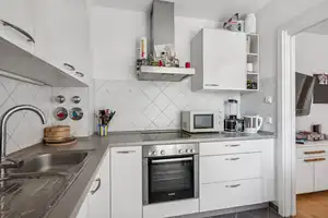 Elegante Wohnung mit Südbalkon in Toplage Unterföhrings – urbaner Komfort trifft ländliche Ruhe. – München (Kreis) – Vorschaubild 6