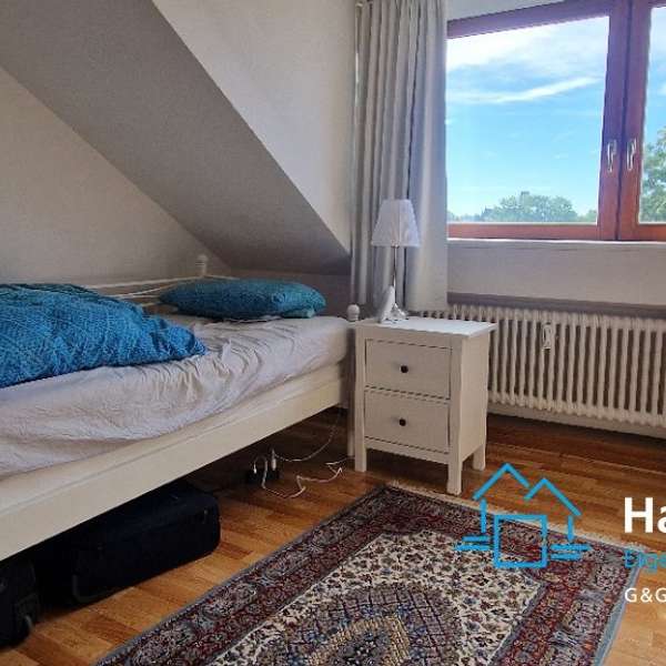 *** helle 2-Zimmer-Wohnung in zentraler Lage mit Einbauküche ***