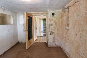  – Sanierungsobjekt mit Potenzial -
  ein Einfamilienhaus in Burgheim – Die vollständige Adresse der Immobilie erhältst du vom Anbieter., 86666 Burgheim – Vorschaubild 6