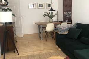 Sehr schön sanierte Wohnung mit zwei Balkonen, Dielenböden und Wohnküche in stilvollem Altbau! – Mannheim – Vorschaubild 1