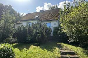 Einfamilienhaus in Wohldorf-Ohlstedt mit großem Grundstück – Die vollständige Adresse der Immobilie erhältst du vom Anbieter., 22397 Wohldorf-Ohlstedt, Hamburg – Vorschaubild 2