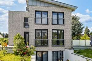 Helle Neubau Wohnung möbliert ca. 90 qm