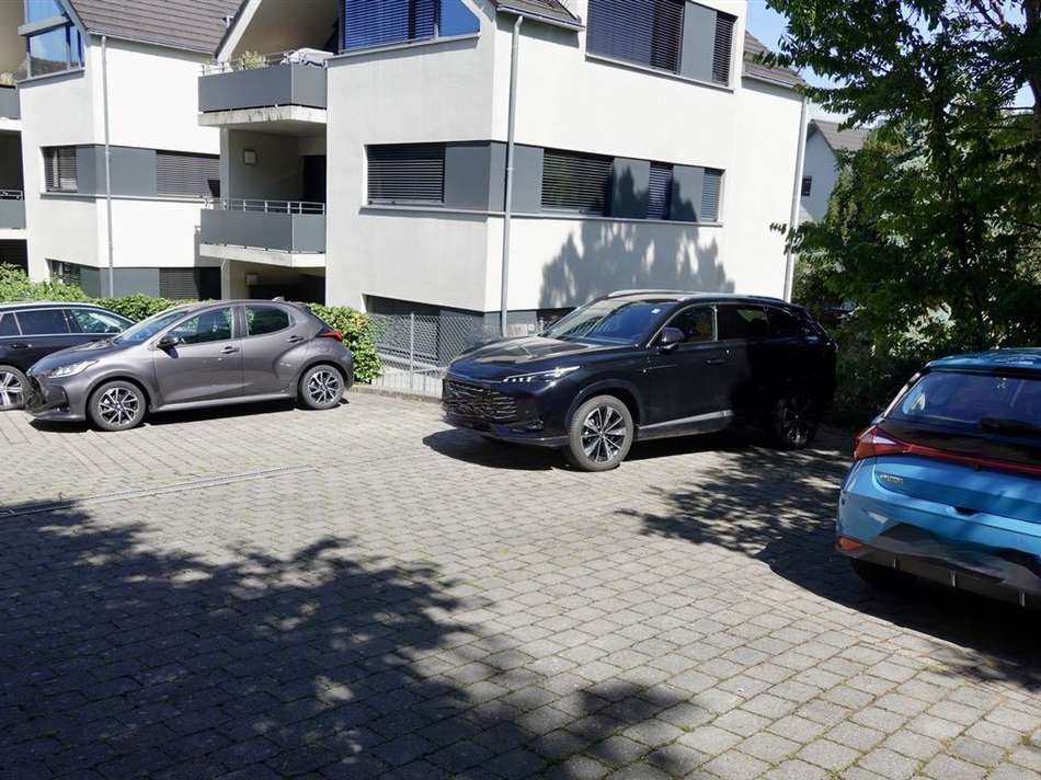 Hof mit Stellplätzen