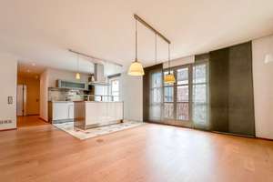 Mitten in der Altstadt – großzügige 3-Zimmer-Wohnung mit Balkon & Stellplatz – Die vollständige Adresse der Immobilie erhältst du vom Anbieter., 90403 Altstadt, Sankt Sebald, Nürnberg – Vorschaubild 4