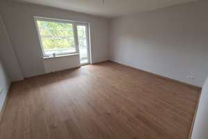 Alles neu! 2,5 Raum Wohnung in super Lage! Fernwärme!